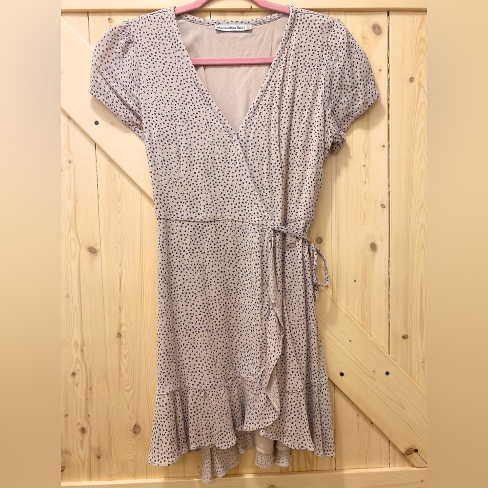 ❤️‍🔥Abercrombie & Fitch Ruffle Beige & Black PolkaDot Wrap Layered Mini Dress